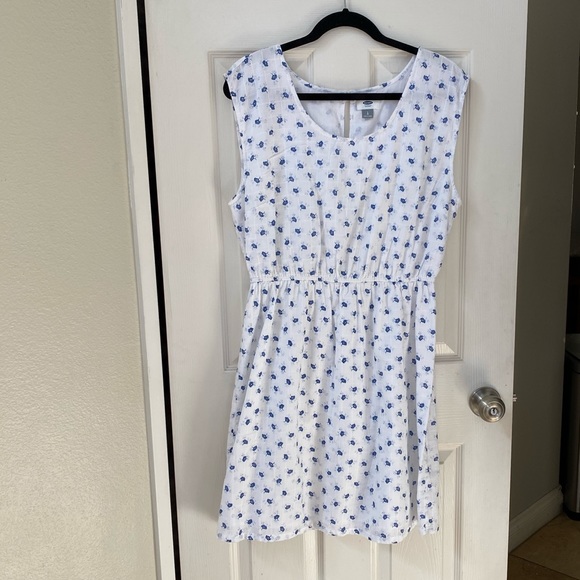 old navy white dress with blue flowers Old Navy Women's Floral Chiffon Maxi Dress White BLUE FLORAL Sleveless  Ruffle S